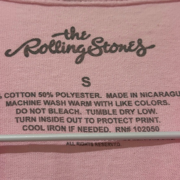 New Rolling Stones lick long sleeve pink crew neck T size small - Picture 3 of 4